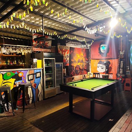 Showbiz Hostel Yangshuo Bagian luar foto