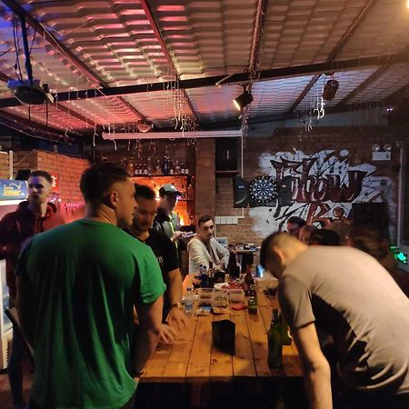 Showbiz Hostel Yangshuo Bagian luar foto