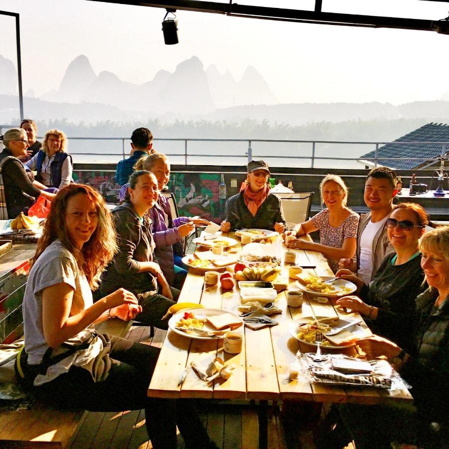 Showbiz Hostel Yangshuo Bagian luar foto