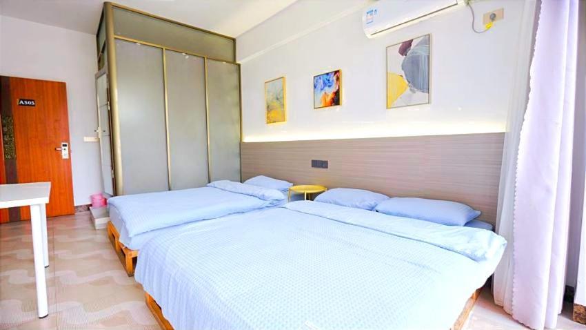 Showbiz Hostel Yangshuo Bagian luar foto