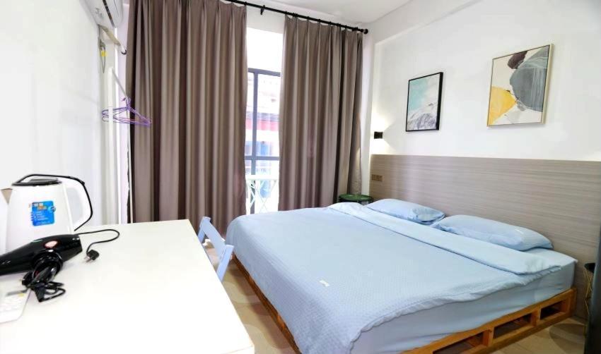 Showbiz Hostel Yangshuo Bagian luar foto