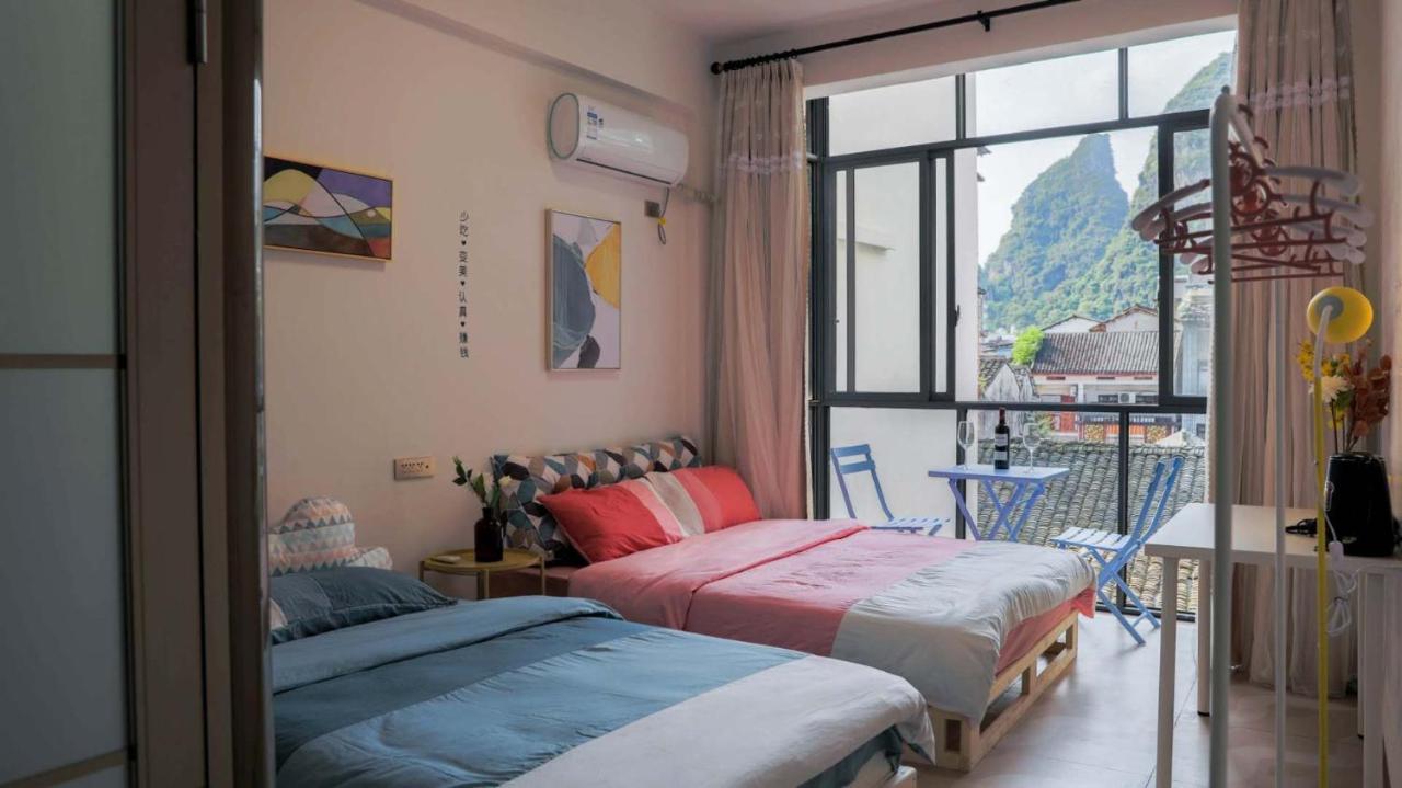 Showbiz Hostel Yangshuo Bagian luar foto