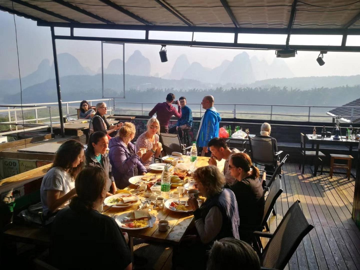 Showbiz Hostel Yangshuo Bagian luar foto