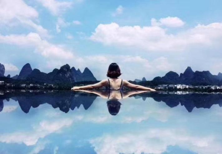 Showbiz Hostel Yangshuo Bagian luar foto