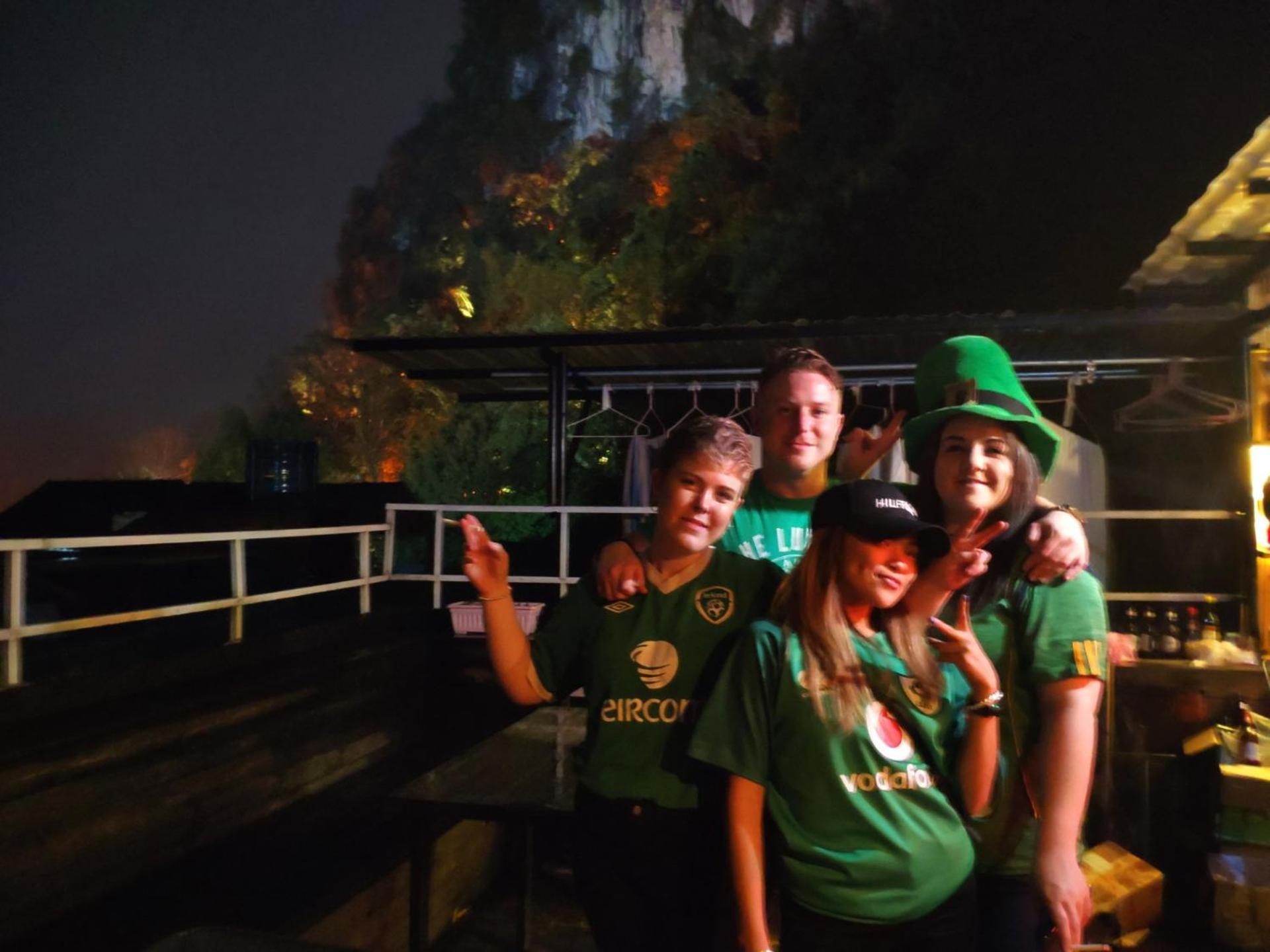 Showbiz Hostel Yangshuo Bagian luar foto