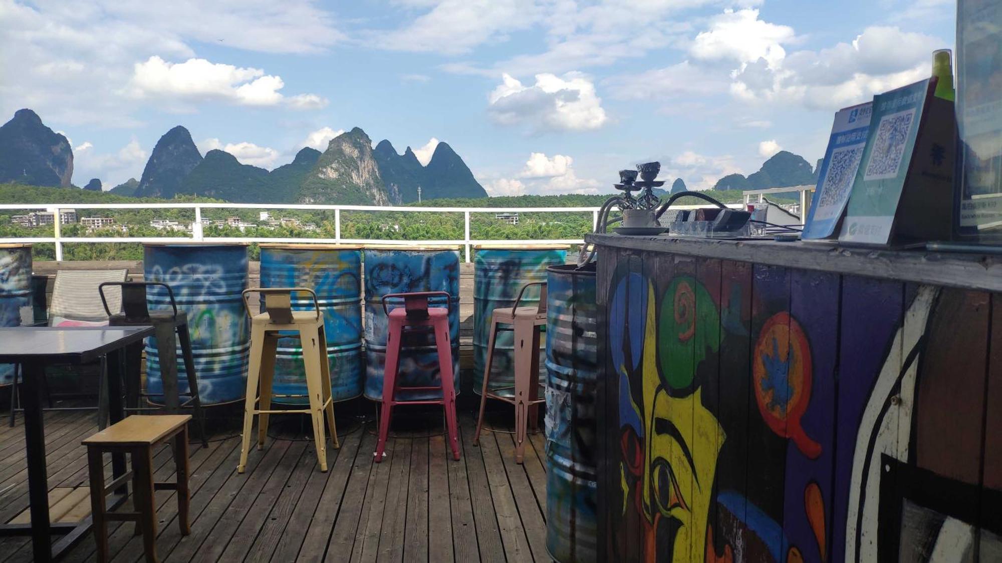 Showbiz Hostel Yangshuo Bagian luar foto