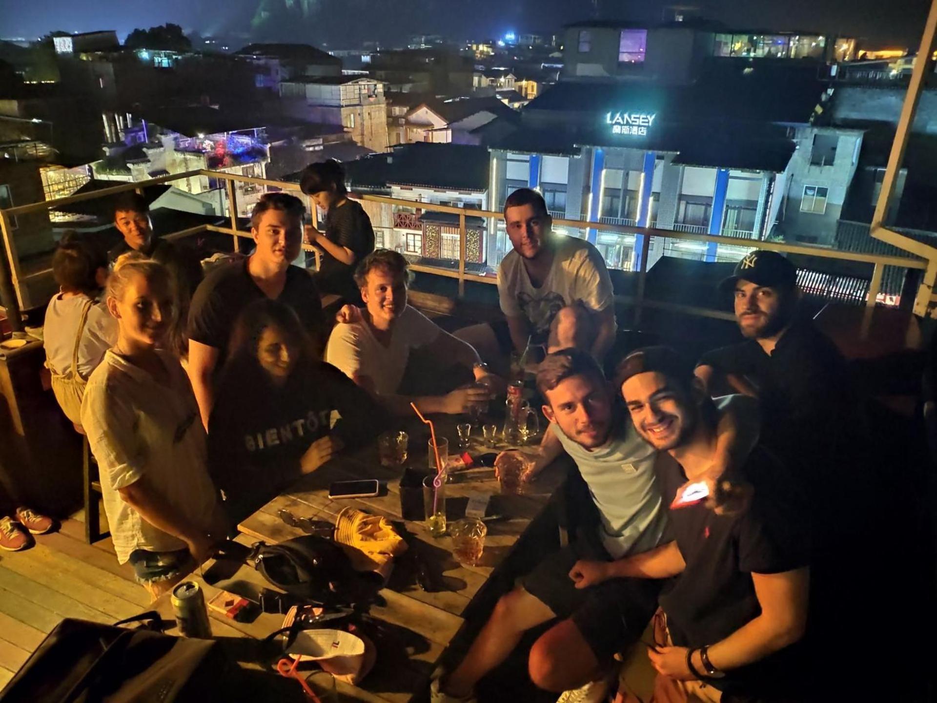 Showbiz Hostel Yangshuo Bagian luar foto